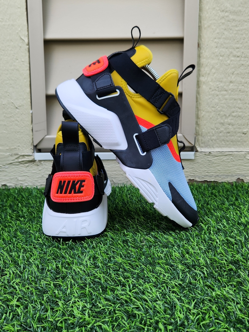 Nike Air Size 8.5 Huarache City Bright Supreme Citron Shoes AH6787-401 Women